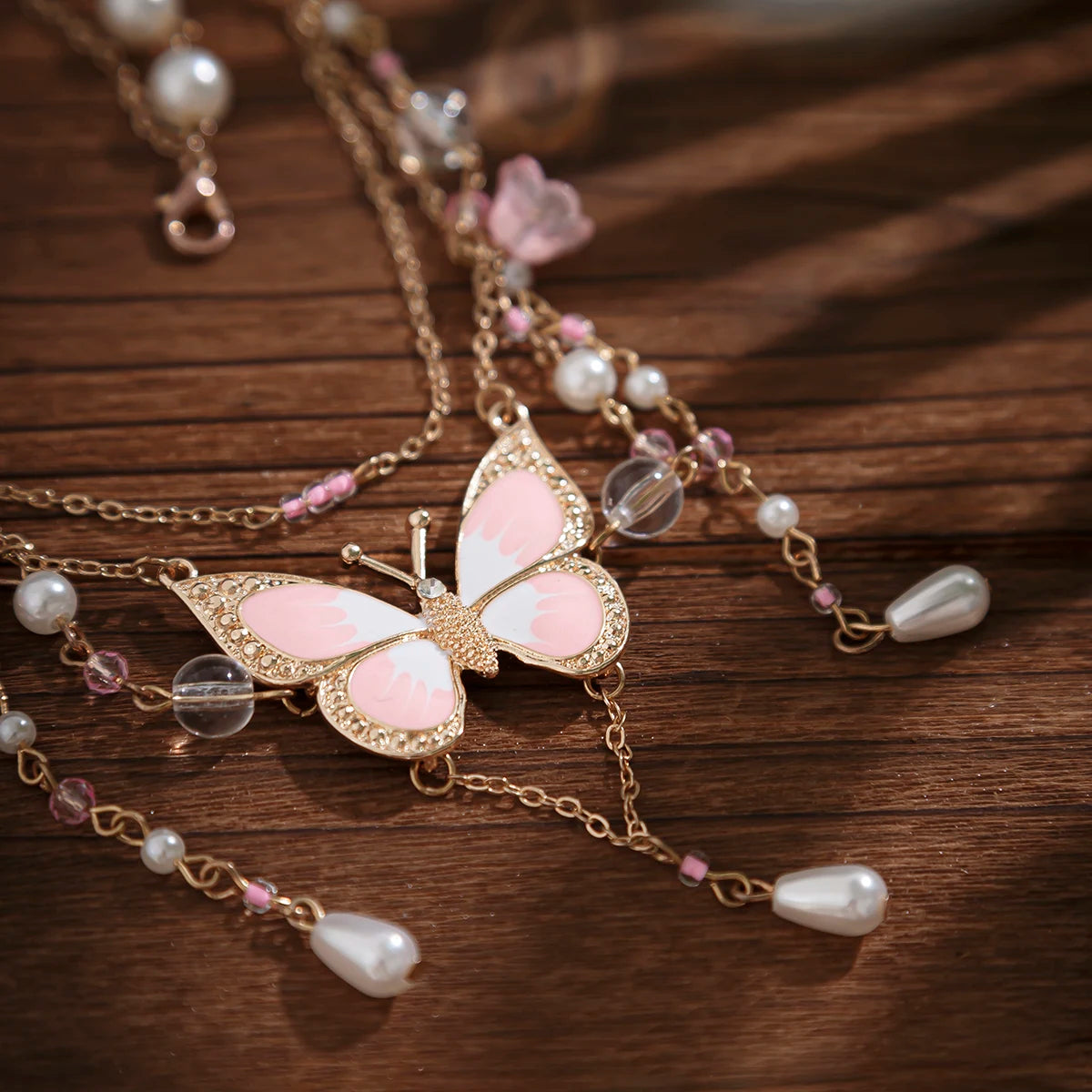 Graceful Pearl Butterfly Fashion Necklace
